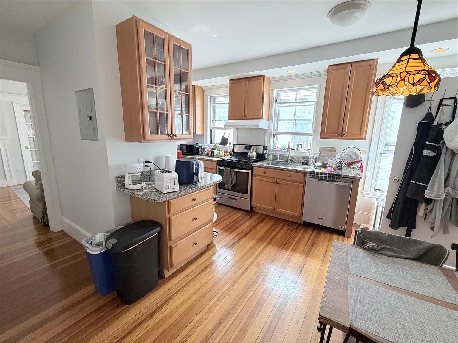 4 bed, 1100 sqft, $5,600 — Photo 1