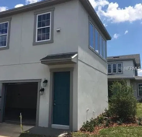 14212 Corrigan Ave — Photo 2