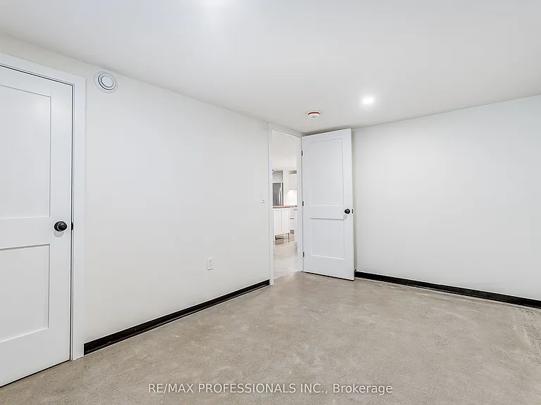 9 Cashman Cres #BASEMENT — Photo 10