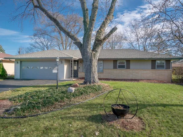 1833 Schell Dr, Rockford, IL 61109