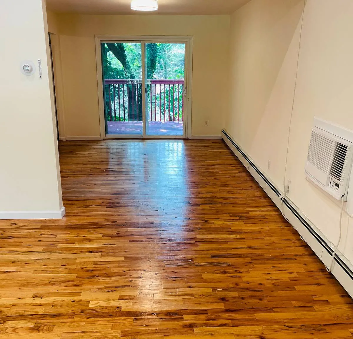 3 bed, 2.0 bath, 1200 sqft, $3,775 — Photo 3