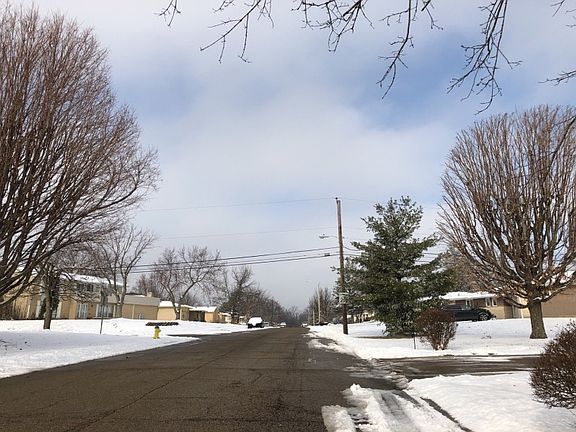 4th image of 907 Accent Park Dr