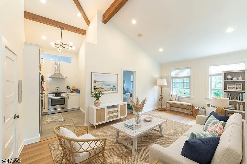 1 bed, 1.0 bath, $2,875 — Photo 3