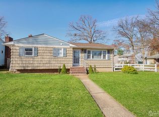 12 Alfred Way, Colonia, NJ 07067