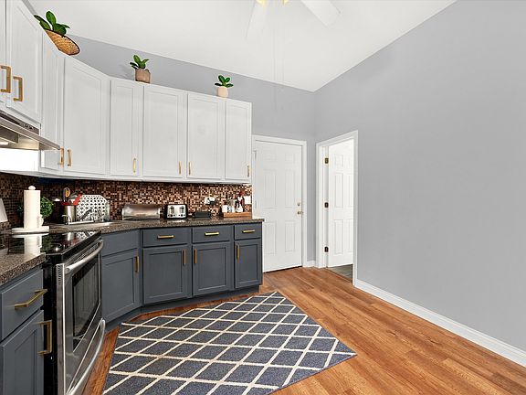 4th image of 3234 N Richmond St
