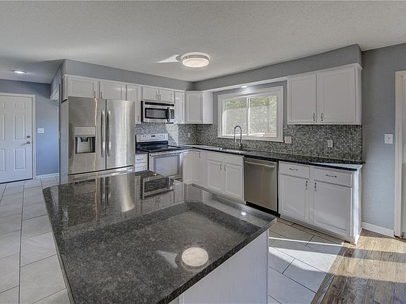 3rd image of 7317 NW Oak Dr