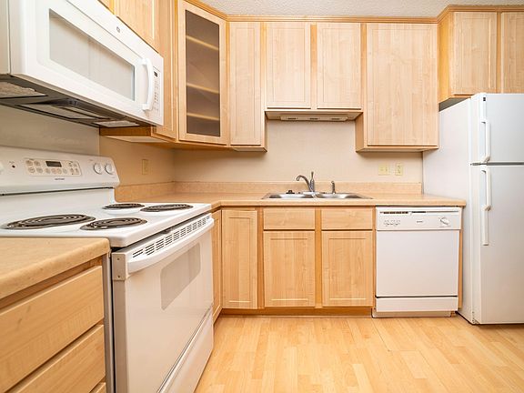 2nd image of 400 Luella St N #207