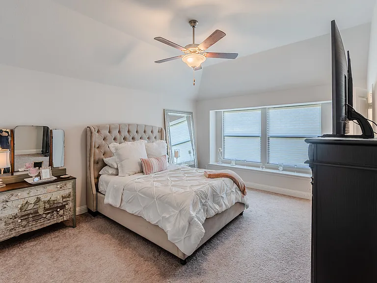 227 Hawthorn Dr — Photo 18