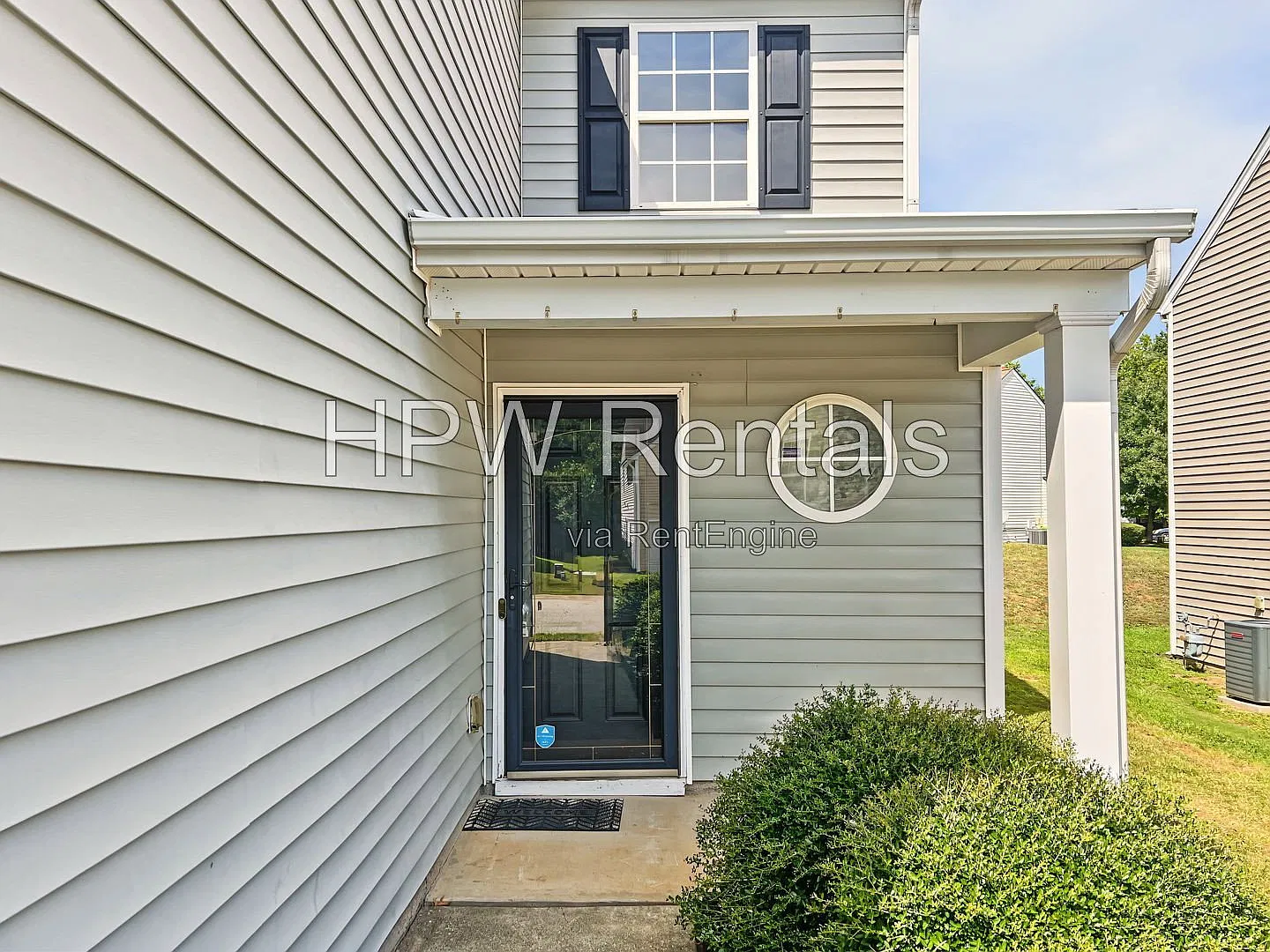 4 bed, 2.5 bath, 2045 sqft, $1,970 — Photo 2