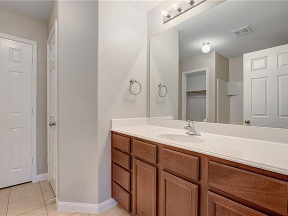 4th image of 3209 Overstreet Ln