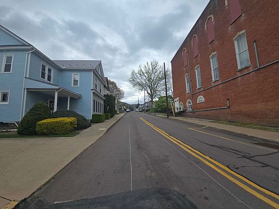 4th image of 407 E Main St