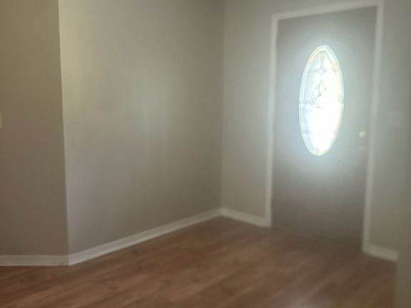 3rd image of 142 Daren Dr