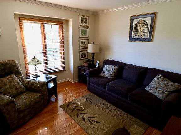 3rd image of 15743 Greenview Dr