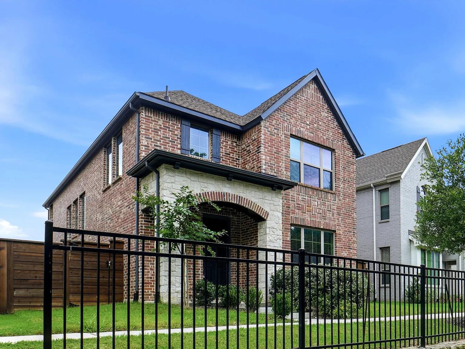 4 bed, 2.5 bath, 2196 sqft, $2,900 — Photo 1