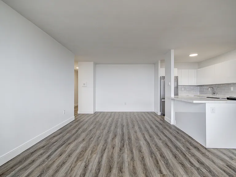 370 Ridelle Ave — Photo 14