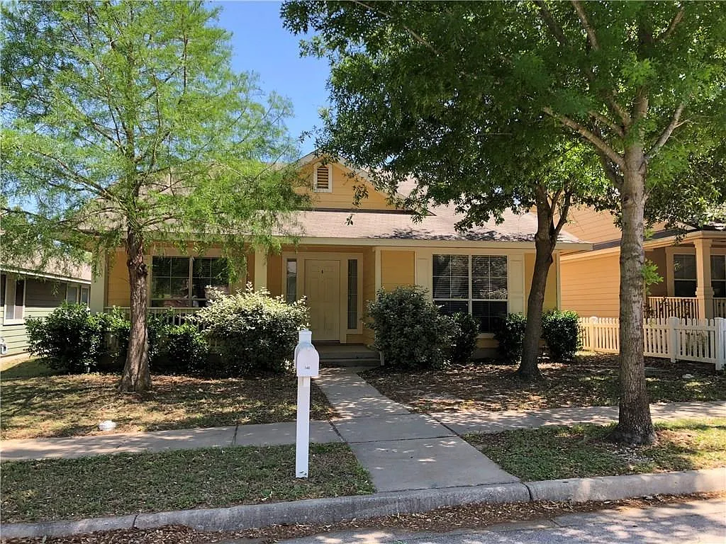 4 bed, 2.0 bath, 1712 sqft, $2,000 — Photo 1