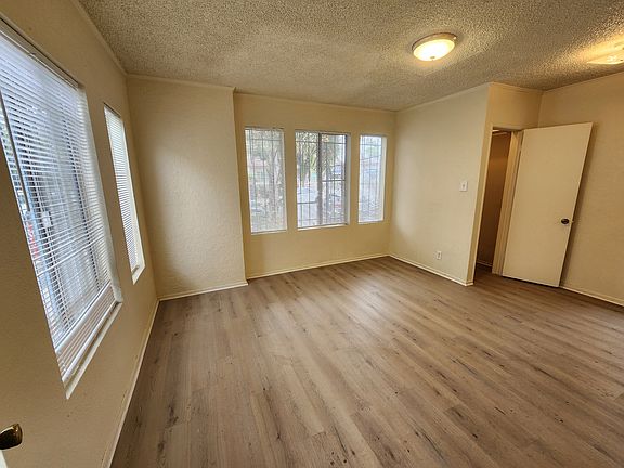 4th image of 534 W 47th St #2