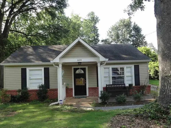 609 San Fernando Dr SE, Smyrna, GA 30080
