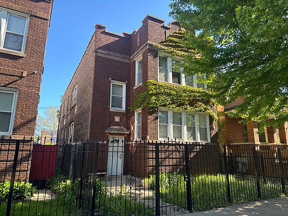 3rd image of 4022 W Crystal St