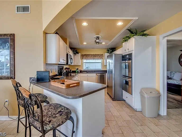 2720 SW 51st St — Photo 15