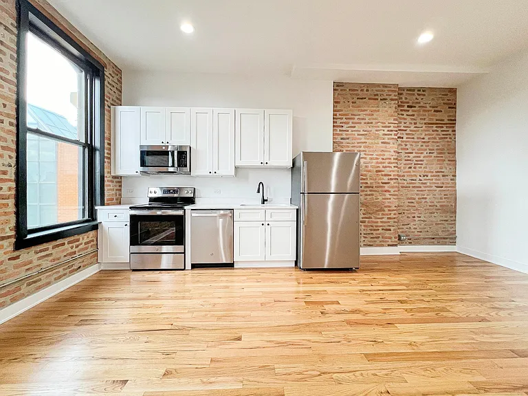 309 W Chicago Ave #301 — Photo 8