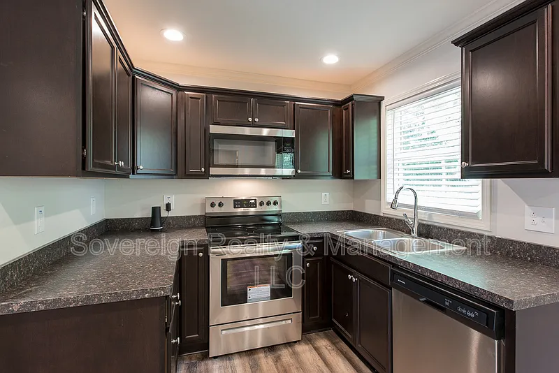 3 bed, 2.0 bath, 875 sqft, $1,395 — Photo 4