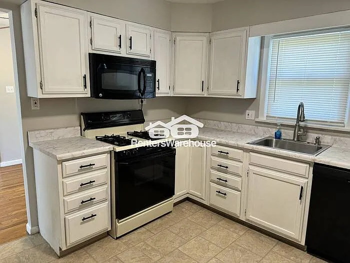 10801 Edgecliffe Dr — Photo 7