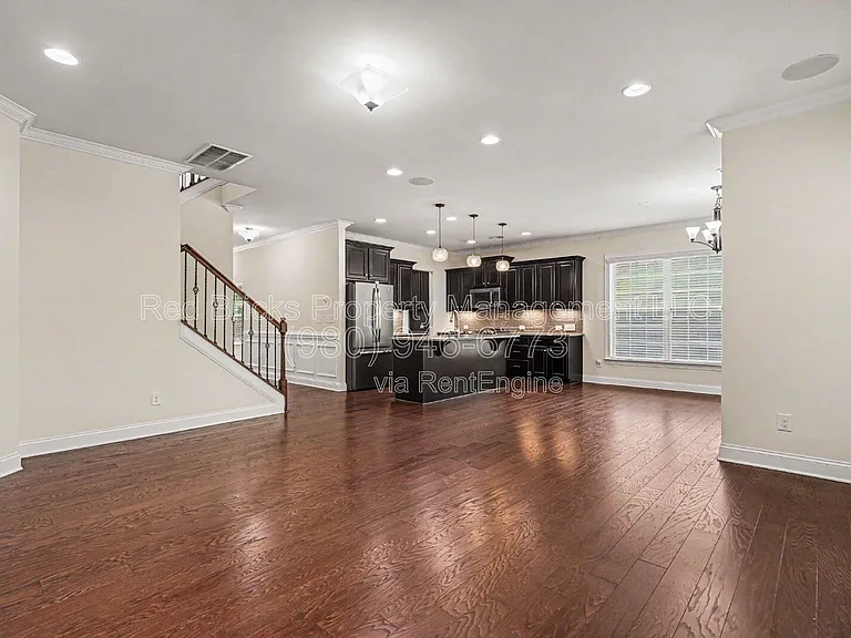 655 Brookhaven Dr — Photo 11