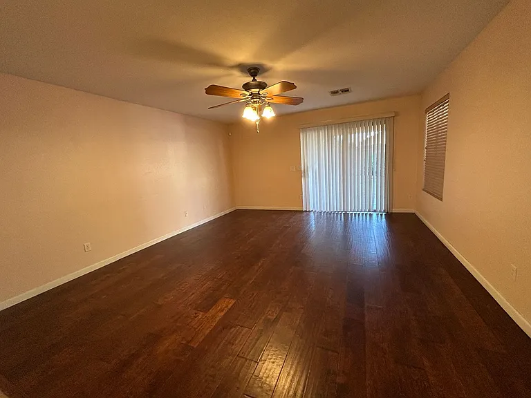 11418 W Cambridge Ave — Photo 3