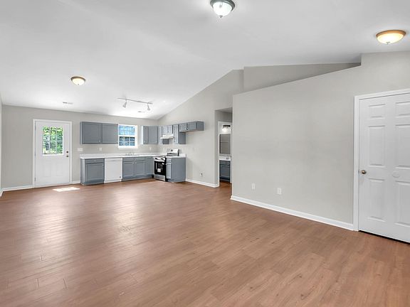 3rd image of 221 Riverbreeze Rd