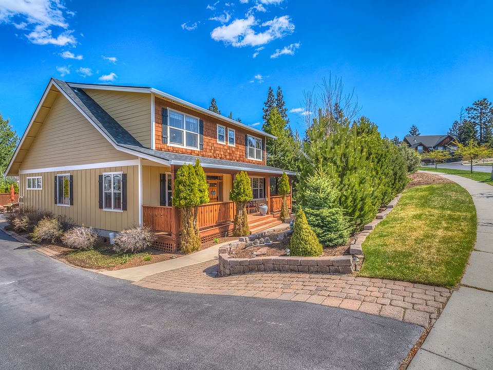 Home sits on large lot