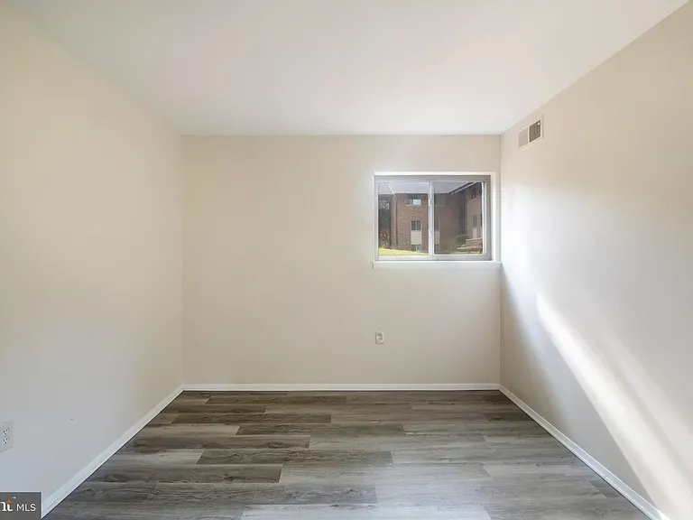 18730 Walkers Choice Rd #2 — Photo 38