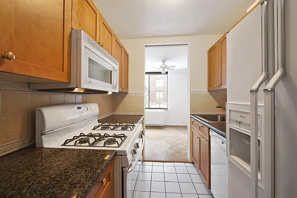 Sold by Nest Seekers International | media 17