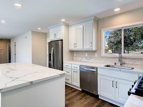 5th image of 1834 E Bassett Way