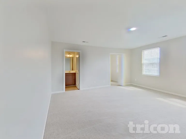 656 McCormick Ln — Photo 5