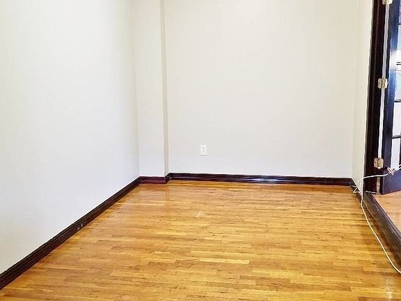 4th image of 25-01 45th St #F1