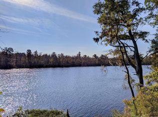 190 E Gooseneck Rd, Rocky Pt, NC 28457