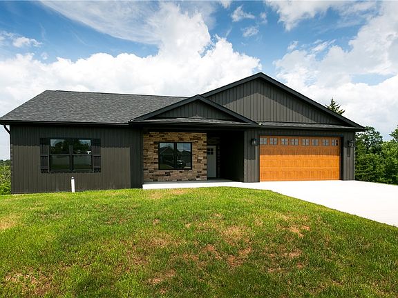 4th image of 10 Vincent Dr #4