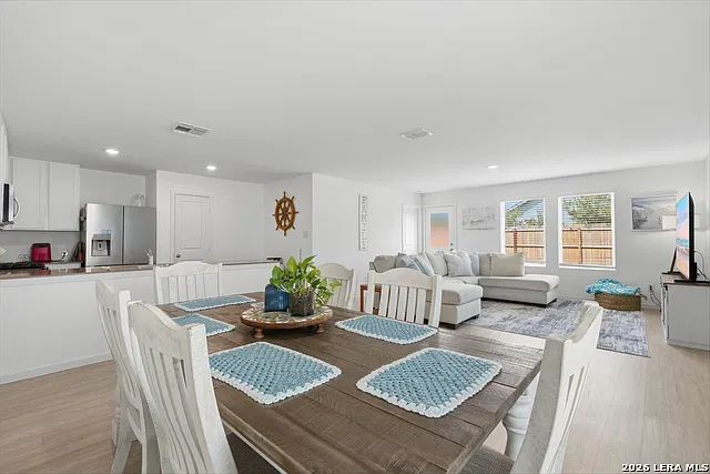 4 bed, 2.0 bath, 1668 sqft, $2,100 — Photo 4