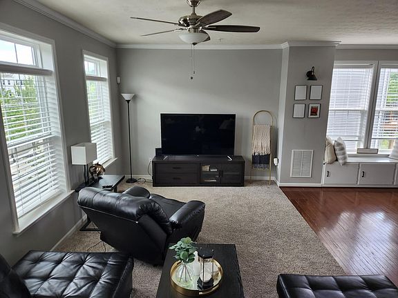 3rd image of 239 Eagle Dr