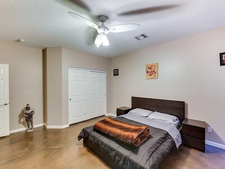 W Longhorn Dr — Photo 1