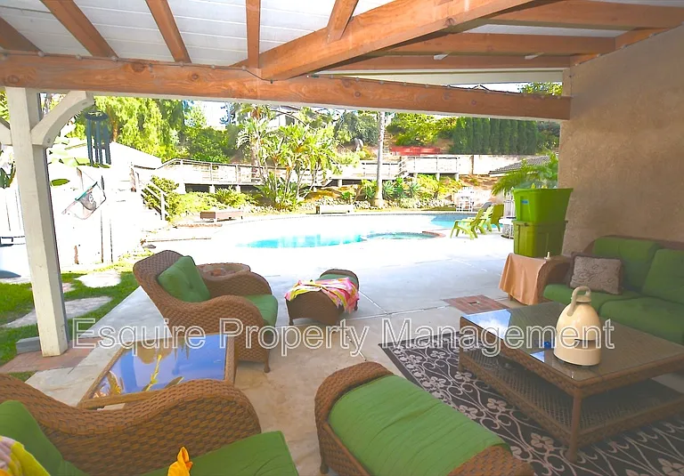 3104 Charlotte St — Photo 20