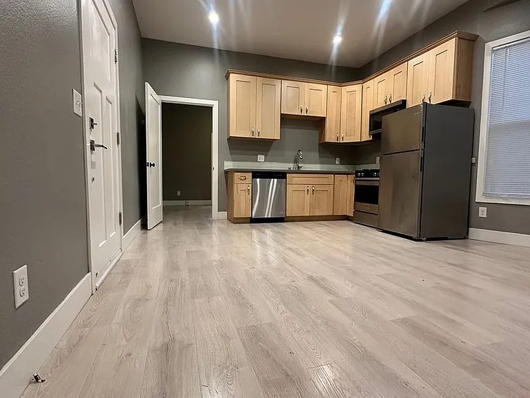1131 Warren St & 1524 Willow - 1534 Willow #D — Photo 4