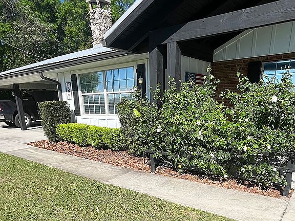 4th image of 585 SW Bishop Ave