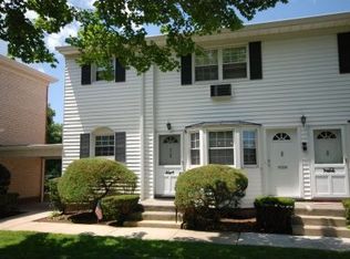 4808 Wilshire Ln, Oakdale, NY 11769