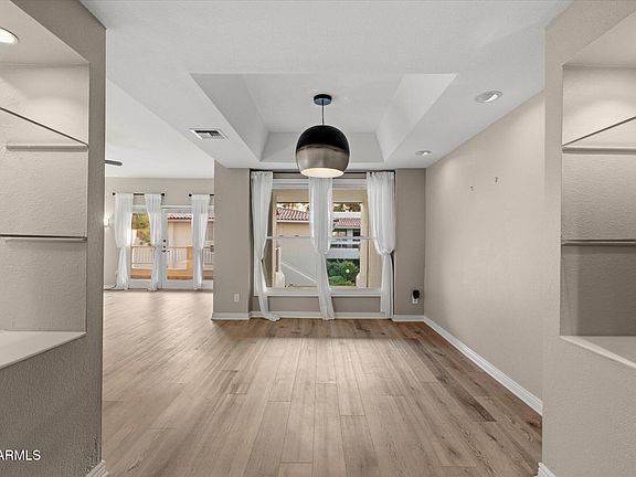 5th image of 5200 S LAKESHORE Drive #207