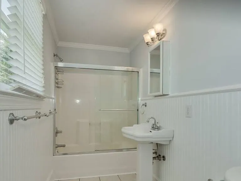 328 Union St SE — Photo 10