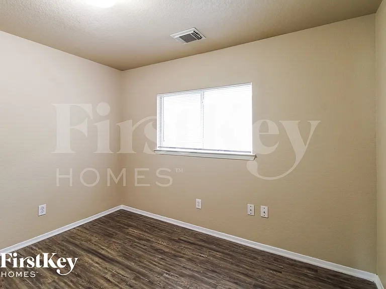 1661 Nichole Woods Dr — Photo 10