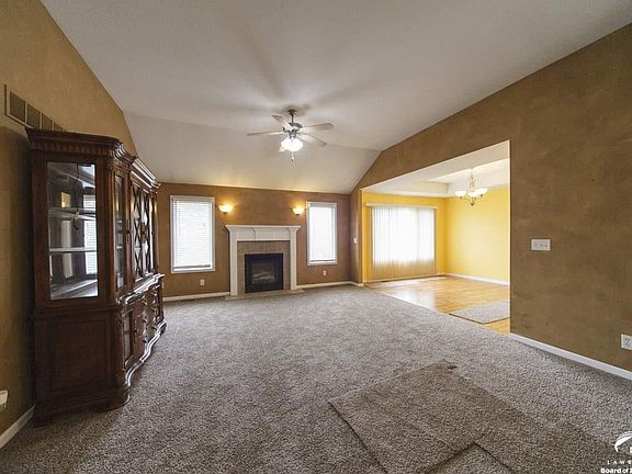 704 N Eagle Pass Dr Lawrence, KS listing photo #2