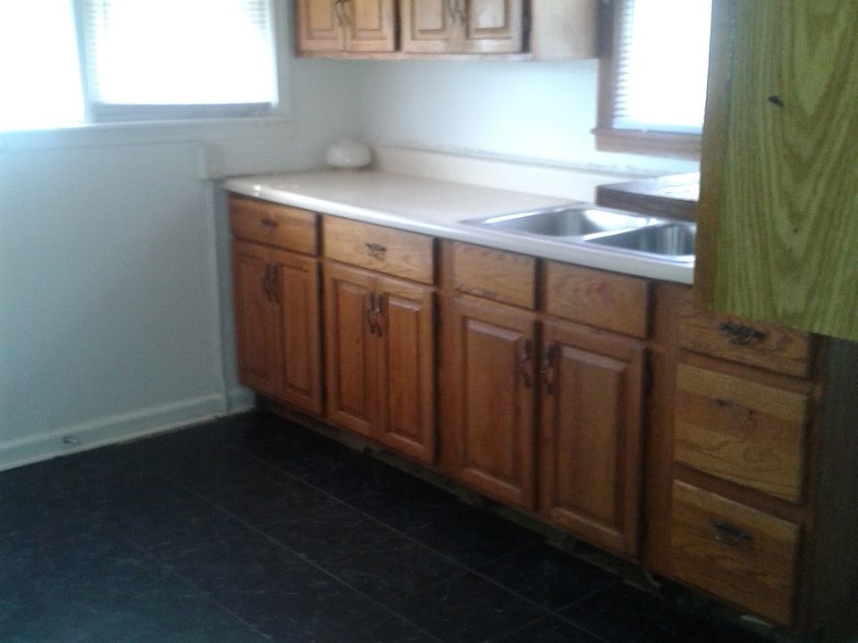 2nd image of 1202 E Seminary St